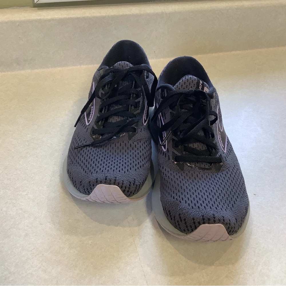 Brooks Women's Black and Light Purple Running Shoes - Picture 7 of 12